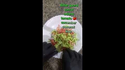 Bitter gourd improves the digestive system, absorbs nutrients well, creates a feeling of satiety.