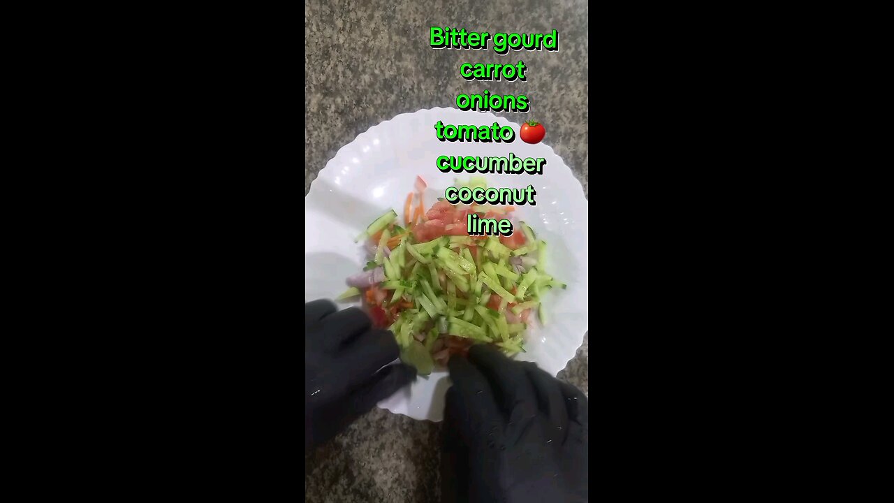 Bitter gourd improves the digestive system, absorbs nutrients well, creates a feeling of satiety.