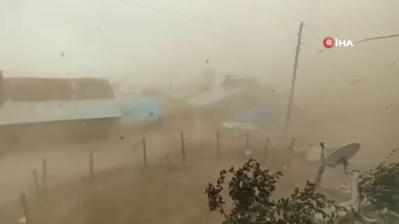 Ağrı'da fırtına çatıları uçurdu: 74 yapı zarar gördü