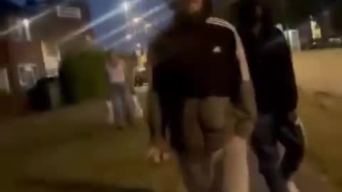Muslims threat White woman and children