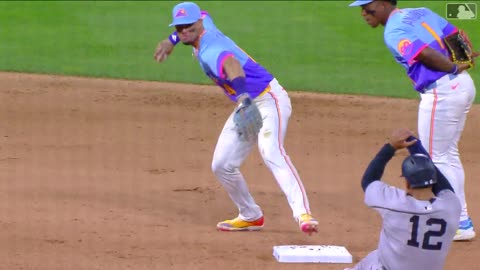 Pura clase de Ezequiel Tovar con esta doble matanza