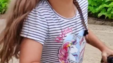 Watch this girl rockan !!AUTHENTIC!! smile🙂