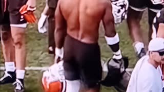 Nfl star myles Garrett is a absolute unit