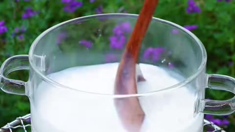 Making drinks from matcha as the basic ingredient