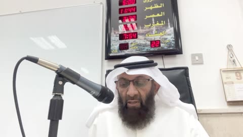 أحق الناس بالإمامة