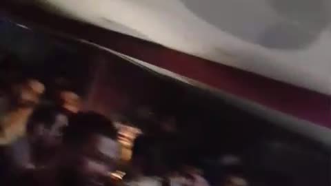 خوفناک آگ لگنے کے بعد پلازا کے اندر کے ابتدائی مناظر