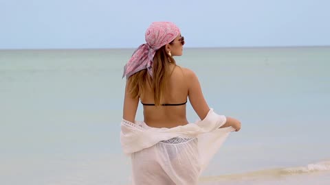Sun-Kissed Confidence | Bikini Style Showcase 🌞