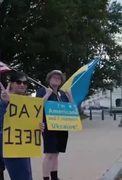 Zelensky's team was greeted in the US by a "powerful" support team.