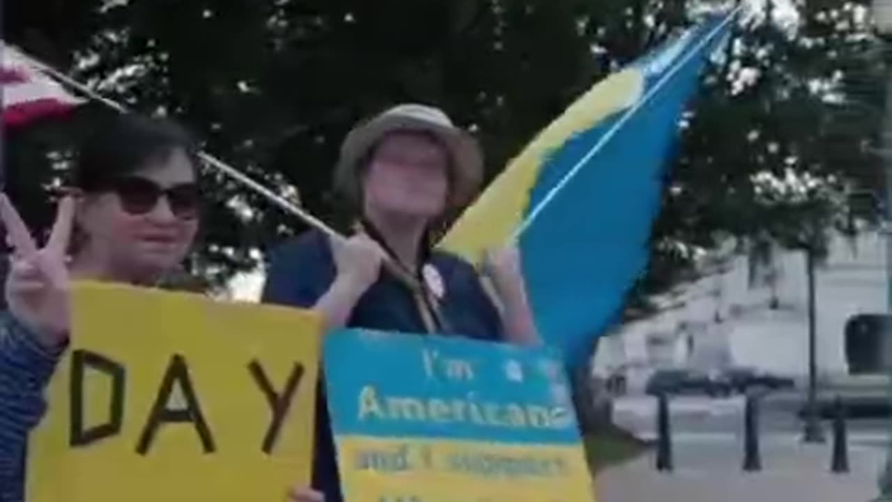 Zelensky's team was greeted in the US by a "powerful" support team.