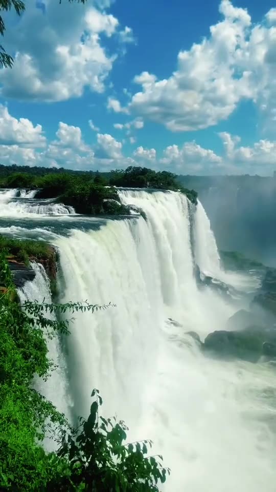 🇧🇷 Iguazu Falls, #Brazil Consisting of a system of 265 waterfalls,
