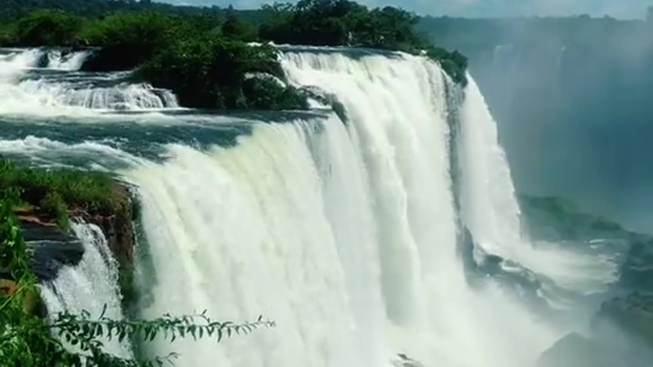 🇧🇷 Iguazu Falls, #Brazil Consisting of a system of 265 waterfalls,