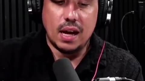 🪨 BlackRock is buying homes at lower values and then selling those homes to themselves,