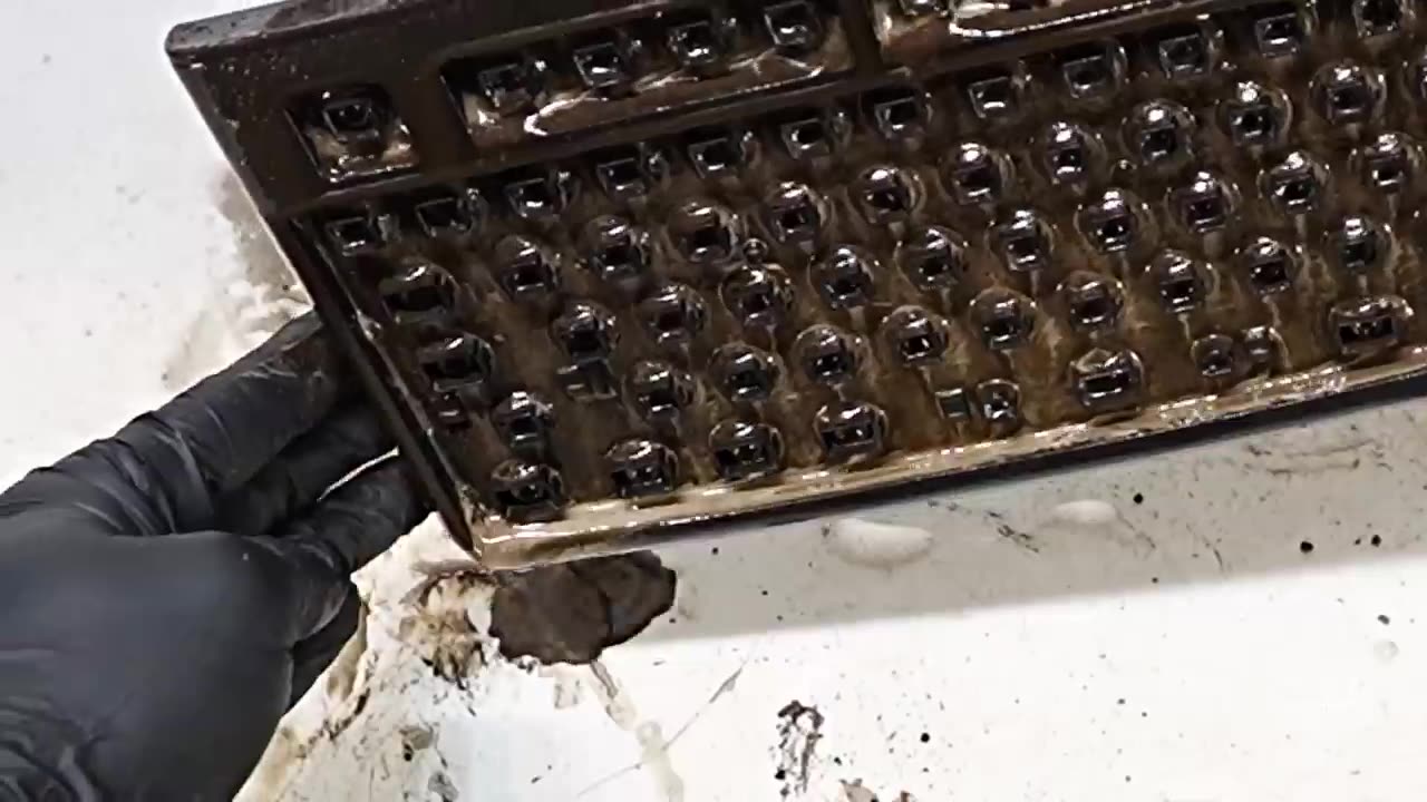 I cleaned the dirtiest keyboard with mud on it. Make it clean. asmr, Cleaning the Keyboard, 키보드 청소