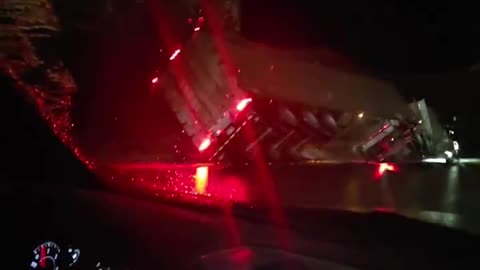 🇨🇦 #Canada. A semi-truck flipped over after sliding on an icy highway