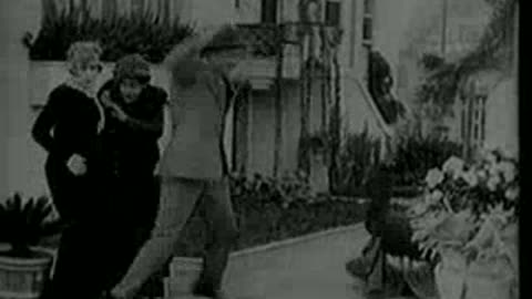 Charlie Chaplin's "Making A Living" _1914 (old classic movie)