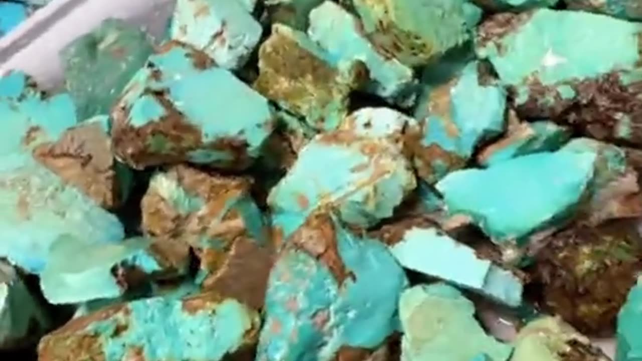 250505-13 Natural raw ore turquoise rough materials have been tempered