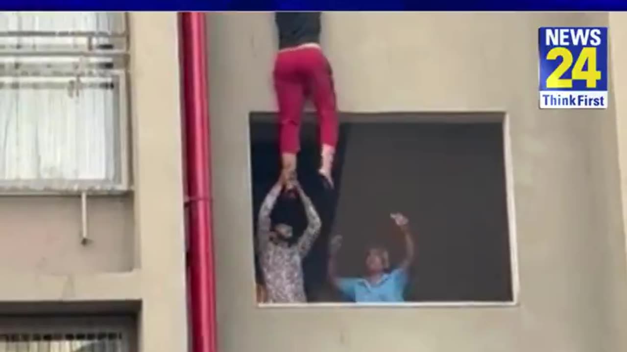 Women never Help each other???
