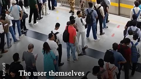 Delhi ke Hauz Khas metro station ka ye video 😊