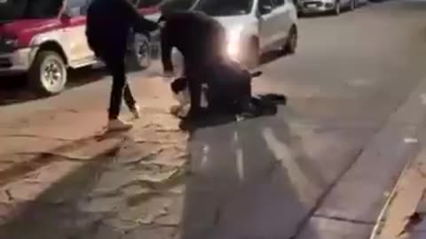 🚨 Brutal Street Fight: Bouncers vs Partygoers in Bahía Blanca
