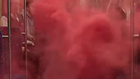 Brave Retriever Warns Train Passengers and Saves Their Lives