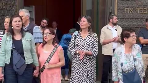 Christians in Germany formed a human chain around a synagogue to protect it from an Islamists