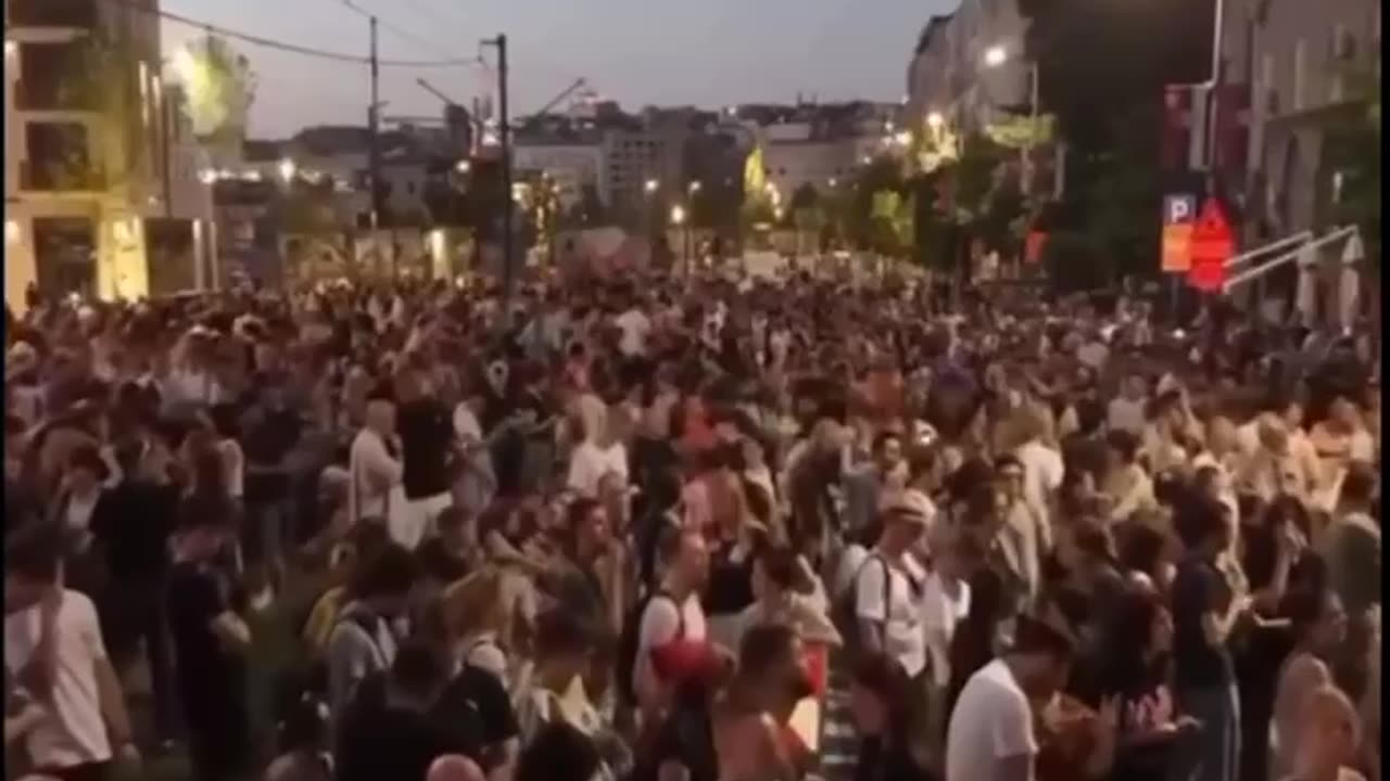 🇷🇸 Mass protests continue in Belgrade: on the night of June 30, protesters blocked