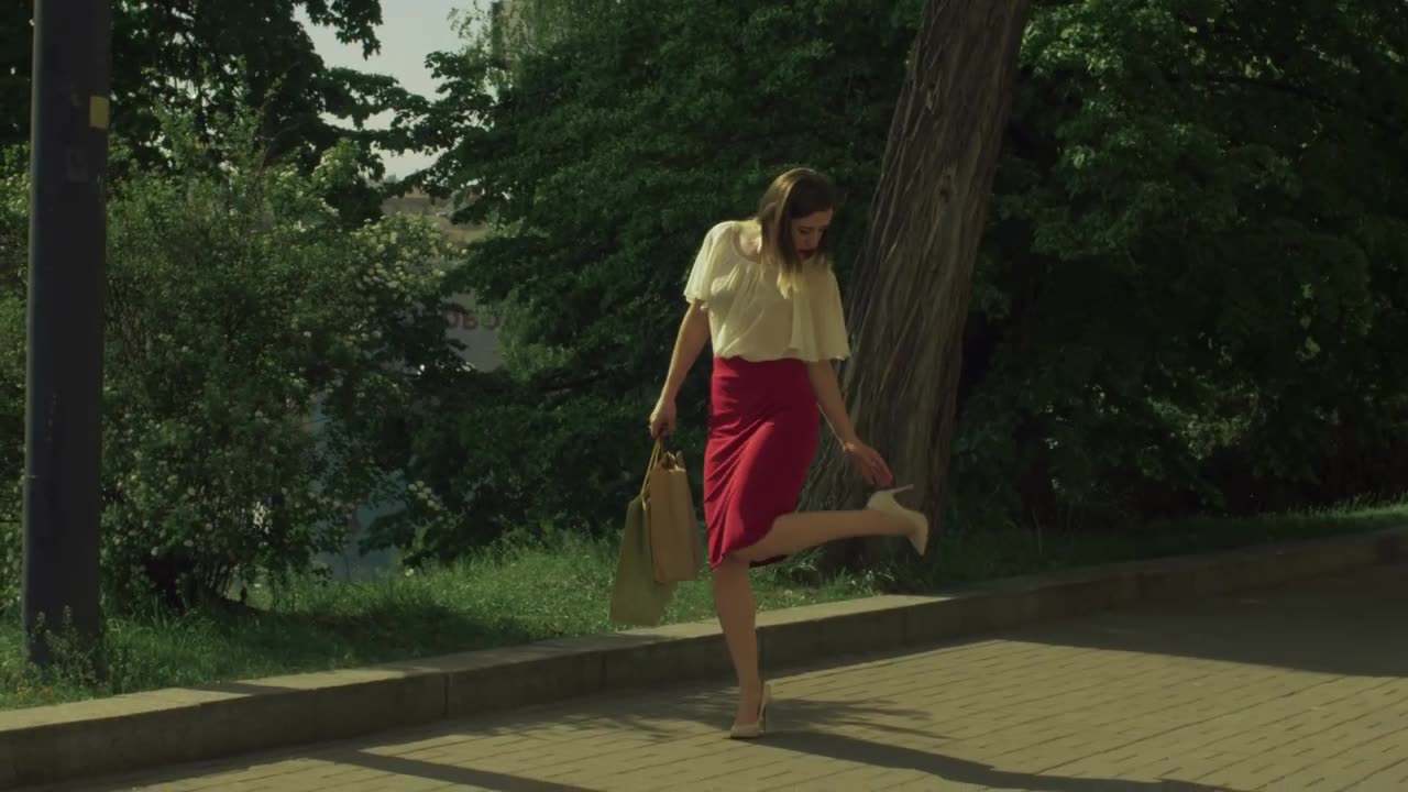 The Shoe Color That Matches Every Outfit – Elegant Women’s Secret Trick