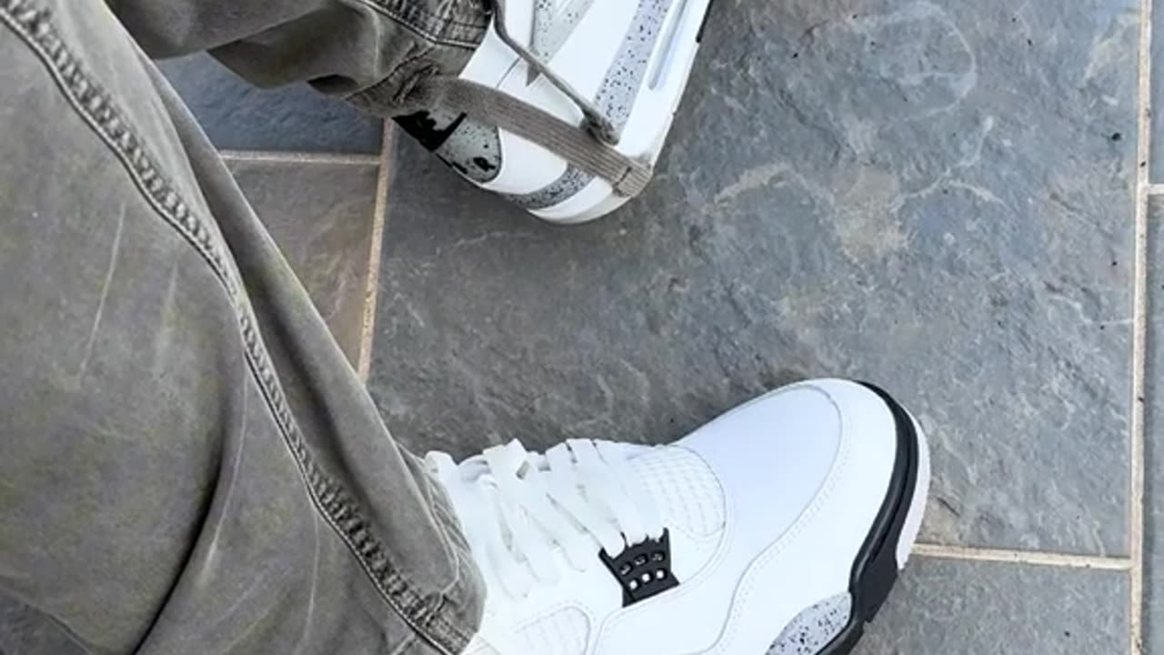 Jordan 4 Retro White Cement 🤍