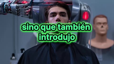 Un ingeniero diseñó un robot peluquero.