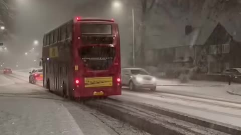 Mundo em Movimento #mundo #paisagens #aovivo #reelsfacebook #viralreels #011 London Heavy Snowfall