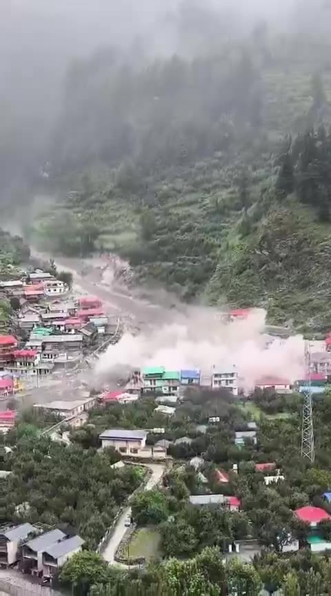 Devastating floods destroy homes and hotels in Kheerganga, Uttarakhand, India 🇮🇳 (05.08.2025)