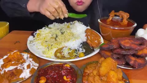 ASMR_EATING_BENGALI_FOOD_SHAAK,BEGUNI,FISHFRY,MURGIR_JHOL,DUDH_SHUKTO__INDIAN_MUKBANG