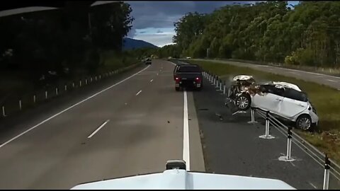 Aussiecams - Car rolls multiple times after clipping rope barrier Johns River