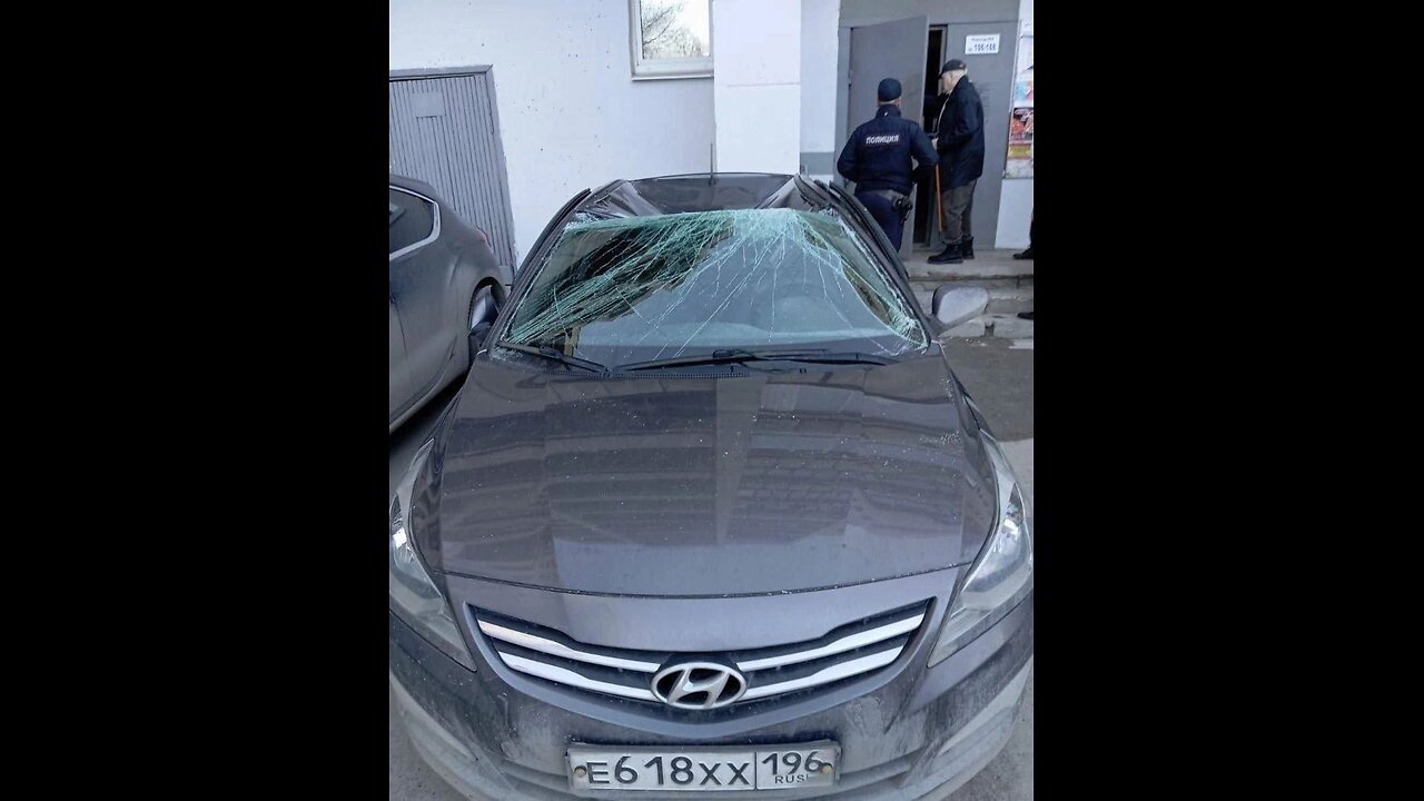 A granny fell from a balcony and landed exactly on the roof of a car.