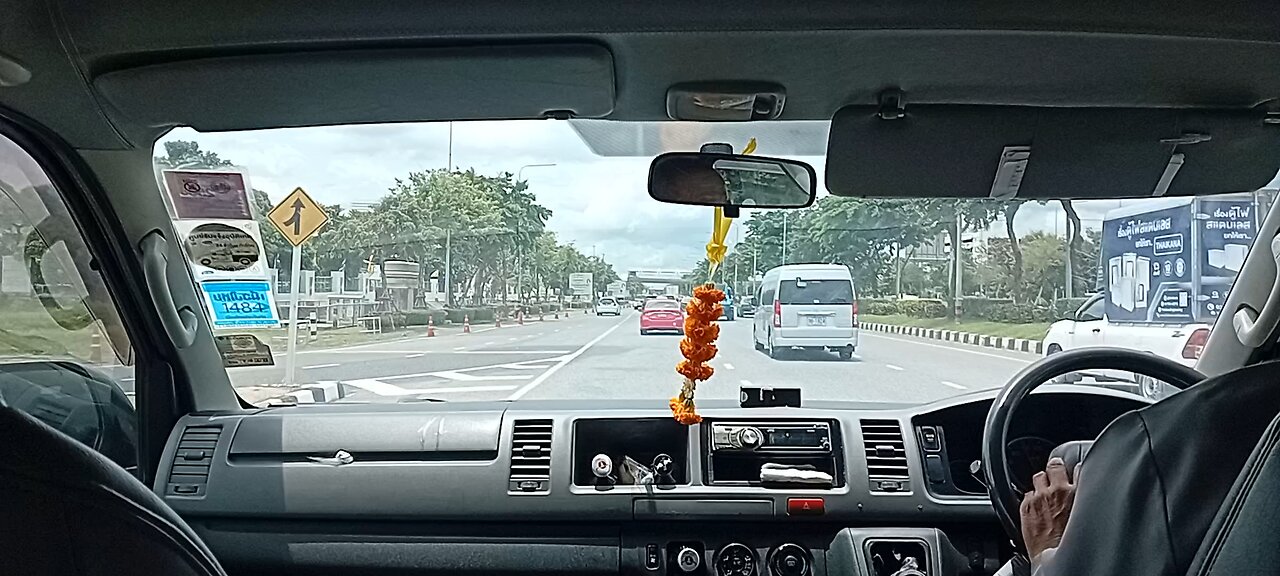 SHUTTLE FROM SUVARNABUMHI AIRPORT IN BANGKOK