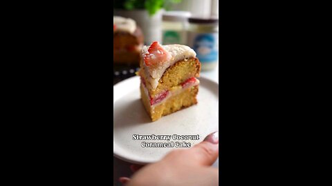 🍓✨ Vegan Strawberry Coconut Cornmeal Cake – A Plant-Based Dream Dessert! 🥥🎂