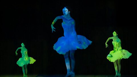 Dancing lady
