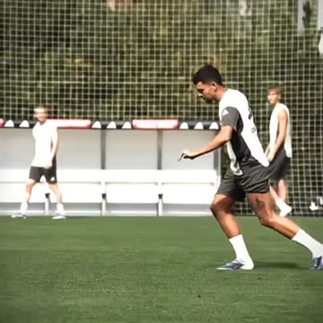 Trading Day💀🤍🔝 #madridistas #xabialonso #madridista #halamadrid🤍👑 #realmadridcf