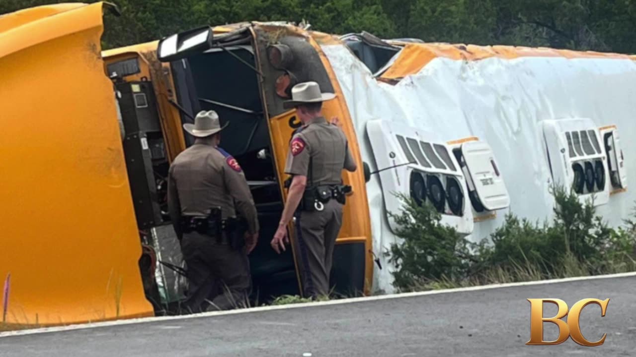 10 injured in school bus rollover in Texas