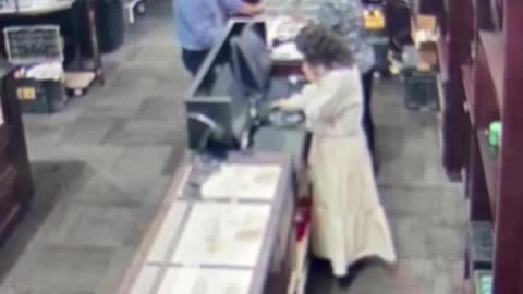Thieves Target A Jewelry Store