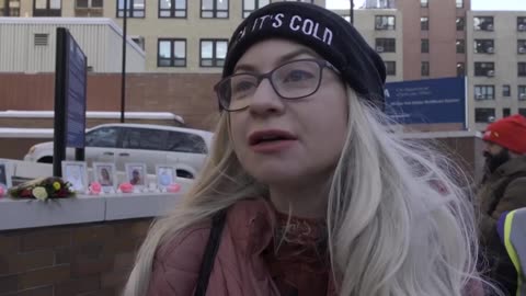 Vigil held in New York for slain nurse Alex Pretti