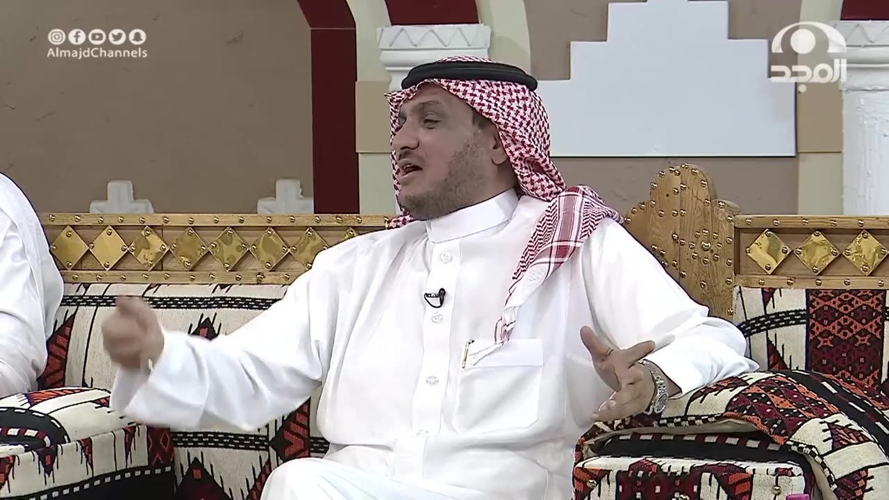شاف عجوز حزينة تبكي طلبت منه يسفرها لأهلها وبعد سنوات كانت الصدمة غير محتملة _ عبدالله المخيلد