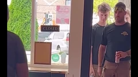 Coffee shop rolled out red carpet for customers. Their reactions are priceless.