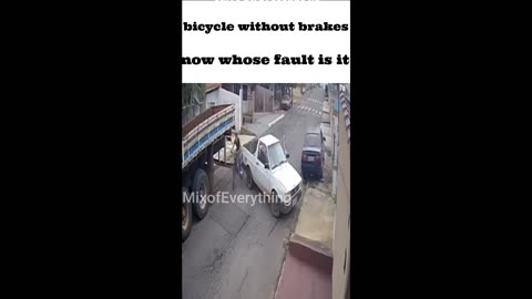 INCREDIBLE ACCIDENT bicycle without brakes
