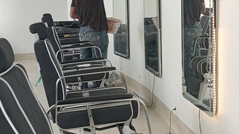 Pantau tukang lagi kerja
