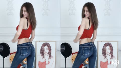 Korean girl sexy dancing in livestreaming 🩰