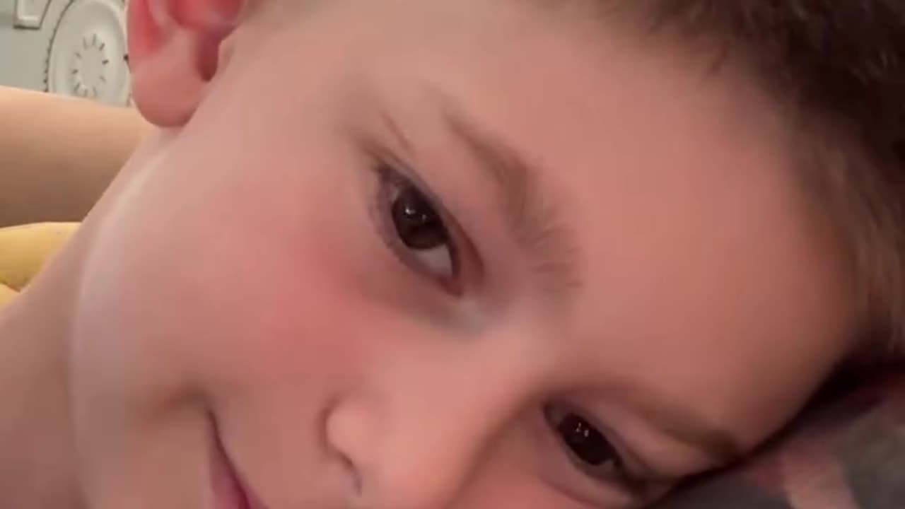 Lim Hoti publikon për herë të parë të birin, ja si e uron për ditëlindje
