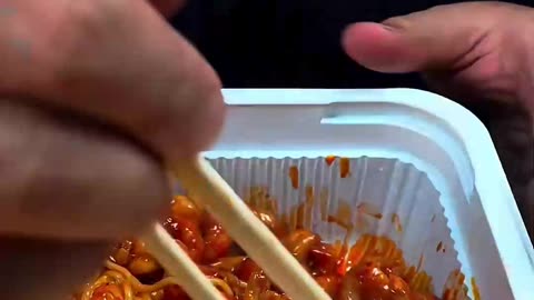 Who came up with crayfish instant noodles? Eating a whole cup is incredibly satisfying!
