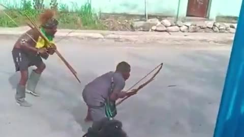 🇵🇬Insane Footage of Two Waring Tribes in Papua New Guinea