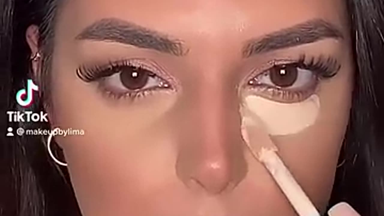Trending: How to apply concealer properly ✅ ❌ #concealer #concealerhacks #makeup